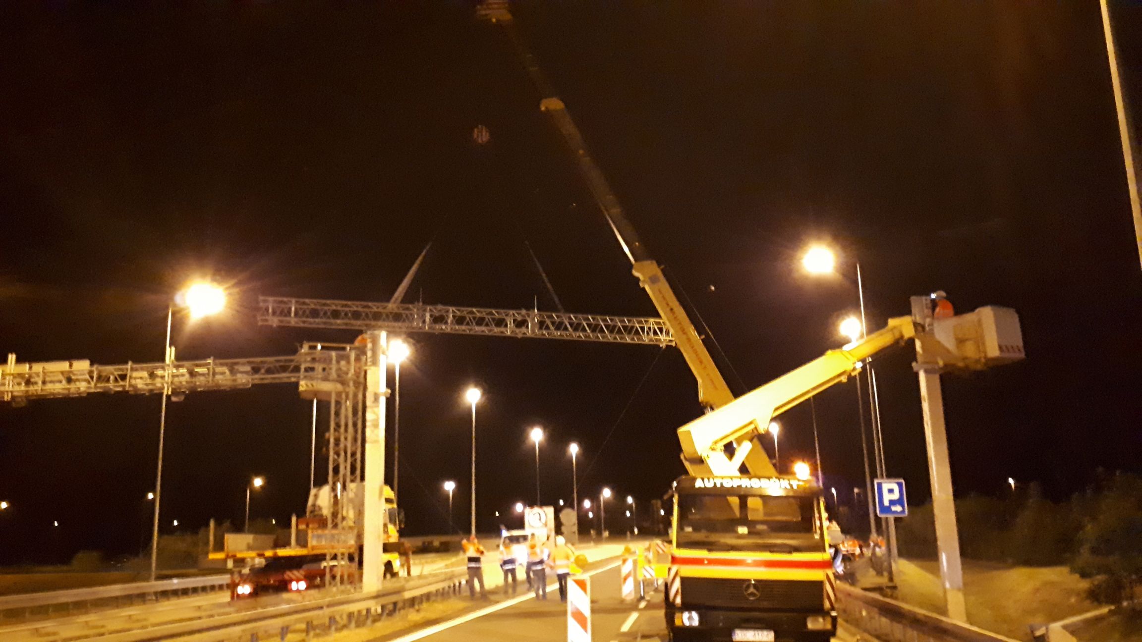 Autoprodukt Dźwigi transport specjalistyczny (1)